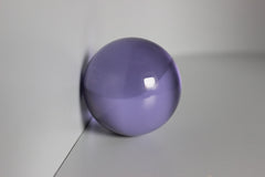 Glazen licht paarse bol met diameter 60 mm.