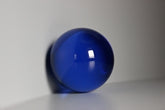 Glazen blauwe bol met diameter 70 mm.