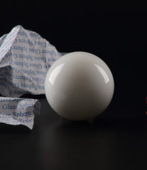 Glazen witte bol met diameter 150 mm.