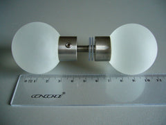 Mat glazen tweezijdige ronde handvatten met een diameter van 40 mm.