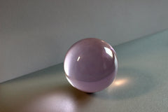 Glazen licht roze bol met diameter 60 mm.