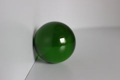 Glazen groene bol met diameter 50 mm.