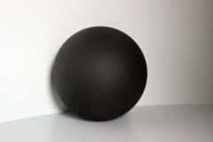 Glazen mat zwarte bol met diameter 100 mm.