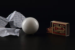 Glazen witte bol met diameter van 30 mm.