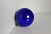 Glazen donker blauwe bol met diameter 70 mm.