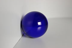 Glazen donker blauwe bol met diameter 70 mm.